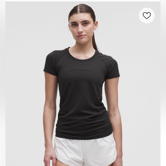 Lululemon Lot - active wear tops and shorts - Picture 2 of 6